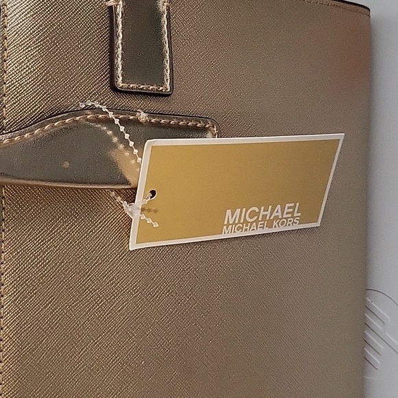 NWT MICHAEL KORS PALE GOLD CARMEN SATCHEL - Picture 11 of 14